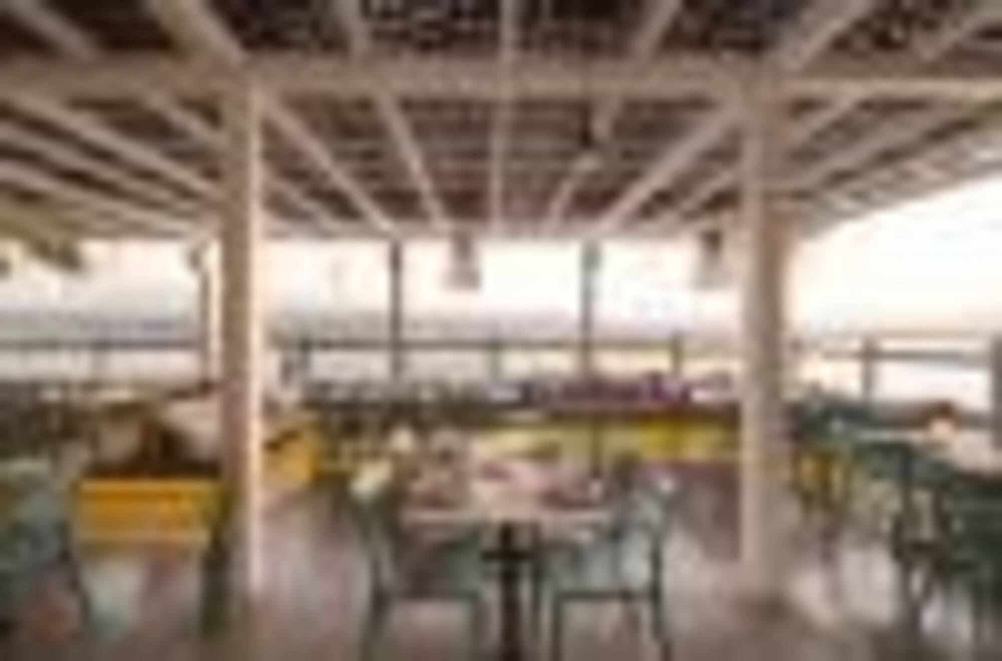 / PERLA KITCHEN BAR & CAFE